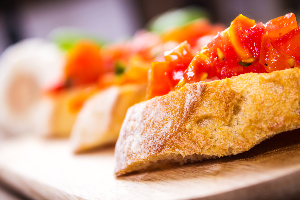 Stockfoto - Bruschetta on a wooden board