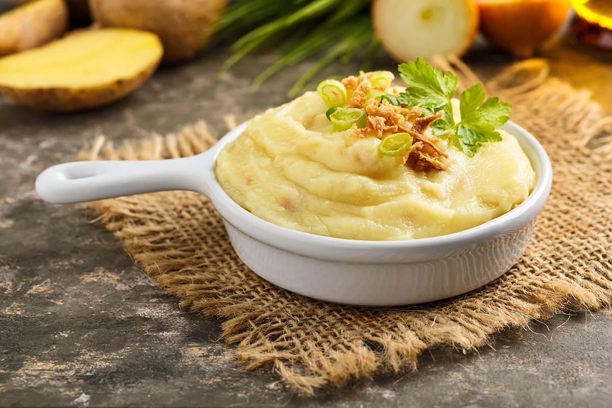 Stockfoto - Mashed potatoes with fried onions