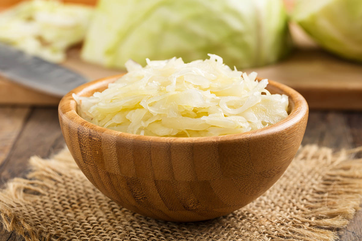 Stockfoto - Homemade coleslaw in a wooden bowl