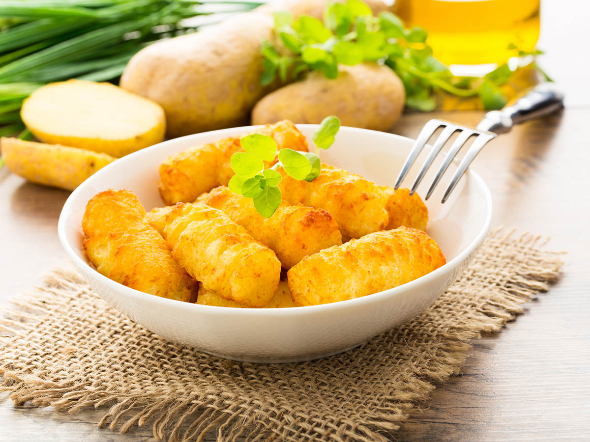 Stockfoto - Cripsy croquettes in a small bowl