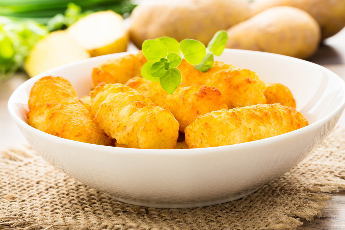 Stockfoto - Cripsy croquettes in a small bowl