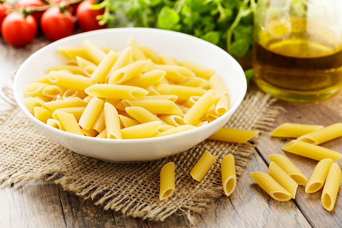 Stockfoto - Uncooked pasta penne