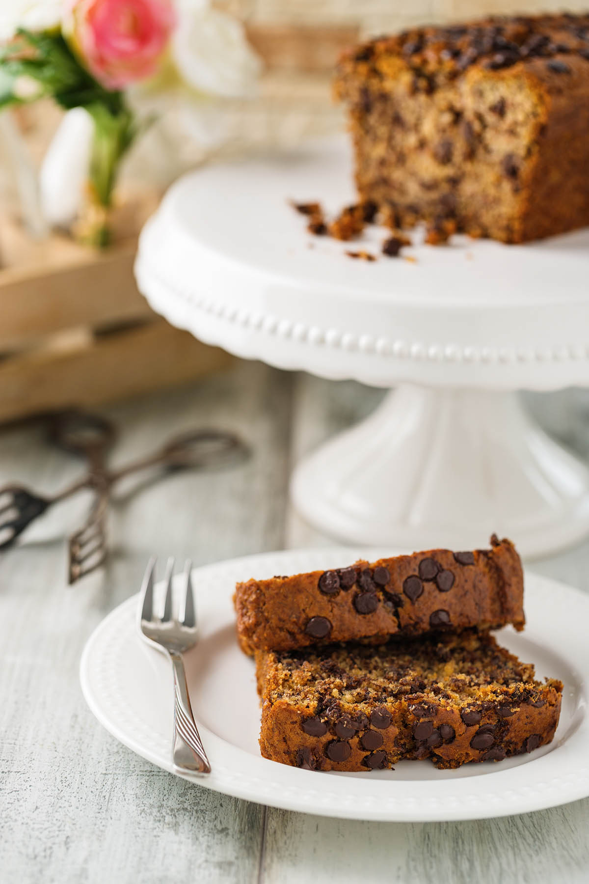 Stockfoto - Chocolate cake with chocolate chips