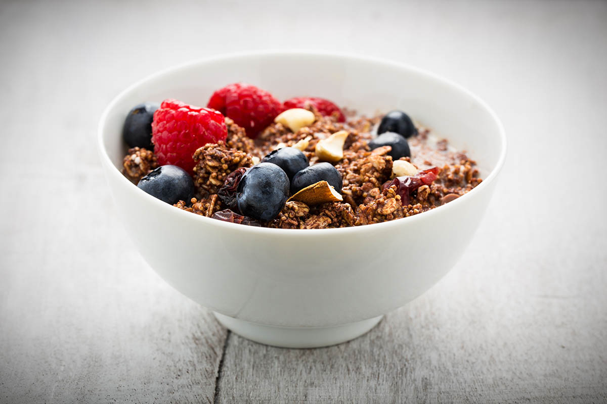 Stockfoto - Cereals with berries, nuts and dried fruits