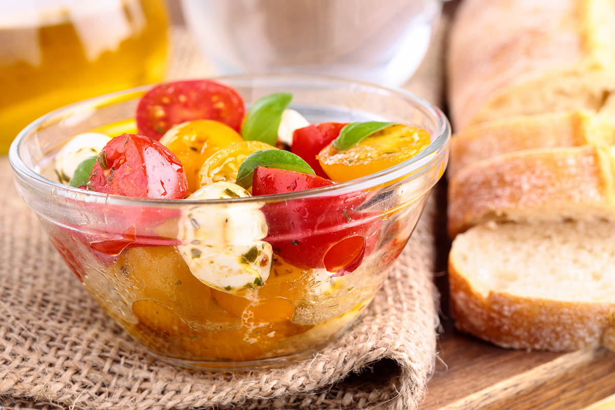 Stockfoto - Tomato salad with mozzarella