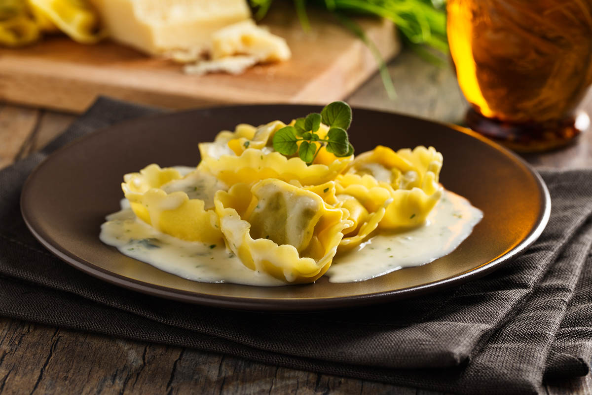 Stockfoto - Tortellini with cheese sauce