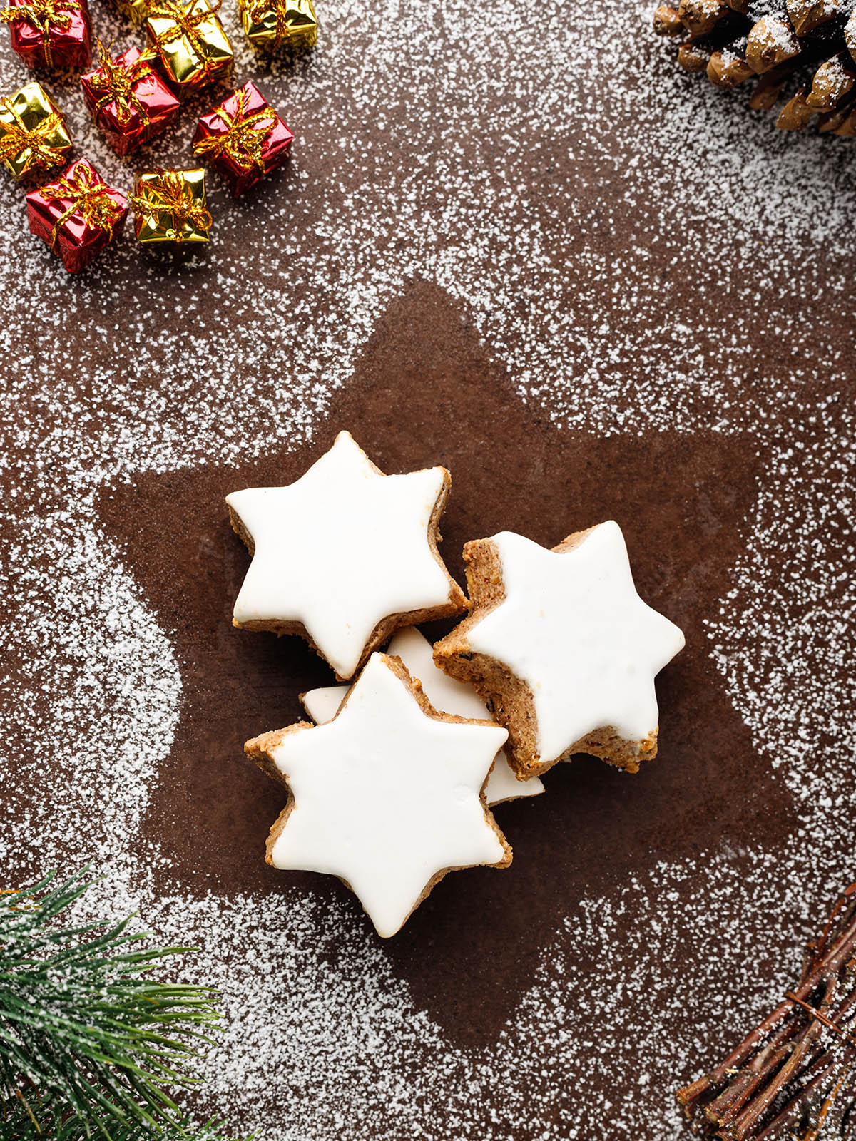 Stockfoto - Fresh baked cinnamon stars